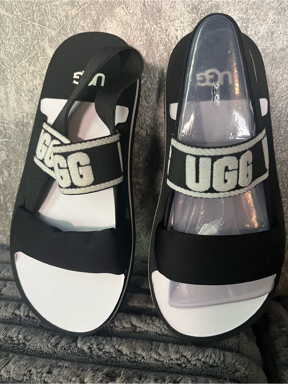 UGG Kids Black & White Logo Strap Sandals. New without box sz 1